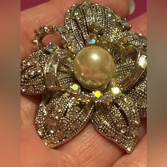 Vintage Silvertone clear and AB rhinestone brooch/pendant - Picture 4 of 7